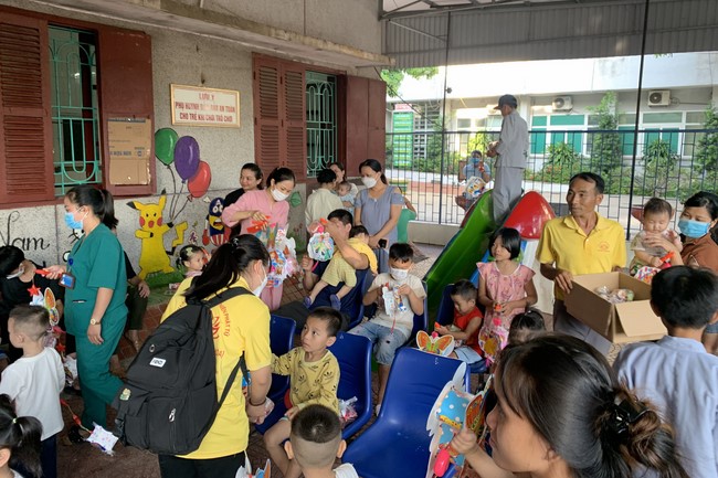 Mid-Autumn Festival for Kids of Dong Cao pagoda to Nga Son General Hospital in Thanh Hoa