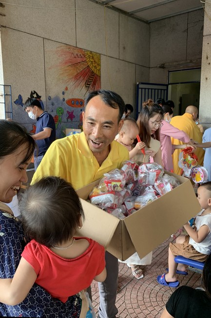 Mid-Autumn Festival for Kids of Dong Cao pagoda to Nga Son General Hospital in Thanh Hoa