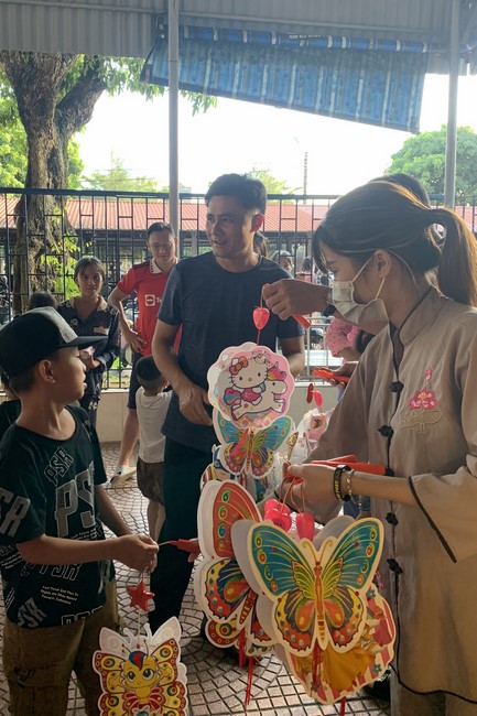 Mid-Autumn Festival for Kids of Dong Cao pagoda to Nga Son General Hospital in Thanh Hoa