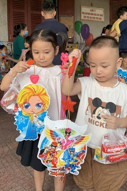 Mid-Autumn Festival for Kids of Dong Cao pagoda to Nga Son General Hospital in Thanh Hoa