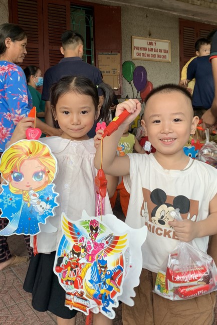 Mid-Autumn Festival for Kids of Dong Cao pagoda to Nga Son General Hospital in Thanh Hoa