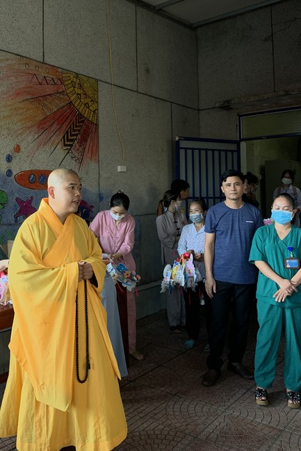 Mid-Autumn Festival for Kids of Dong Cao pagoda to Nga Son General Hospital in Thanh Hoa
