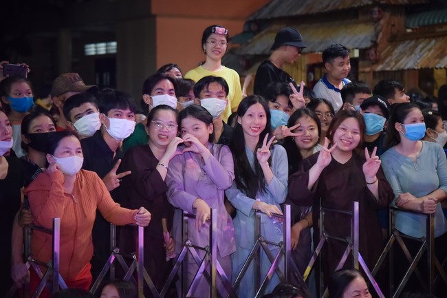 Chương trình văn nghệ “Trung Thu Cho Em”