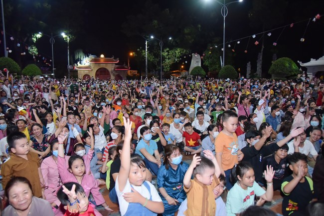 Chương trình văn nghệ “Trung Thu Cho Em”