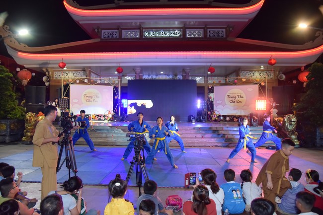 Chương trình văn nghệ “Trung Thu Cho Em”