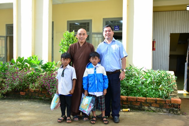 Charity program Mid-Autumn Festival for Kids in Dak Nong