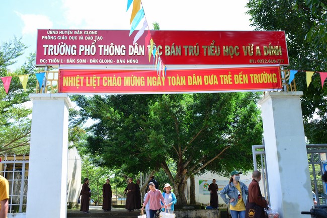 Charity program Mid-Autumn Festival for Kids in Dak Nong