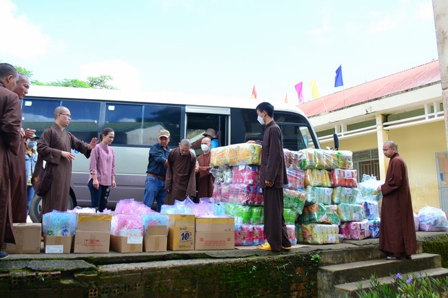 Charity program Mid-Autumn Festival for Kids in Dak Nong