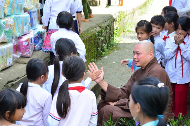 Charity program Mid-Autumn Festival for Kids in Dak Nong