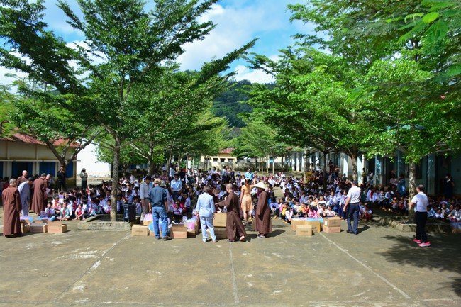 Charity program Mid-Autumn Festival for Kids in Dak Nong