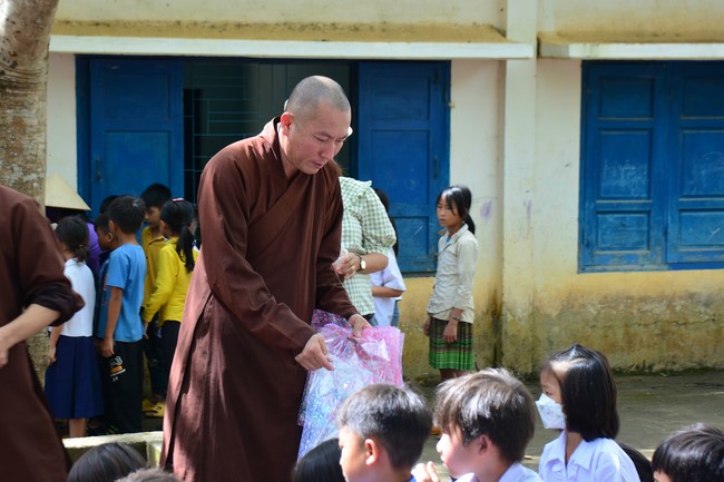 Charity program Mid-Autumn Festival for Kids in Dak Nong