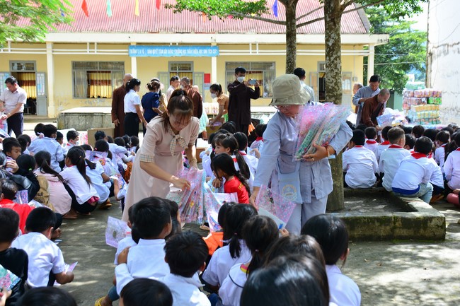 Charity program Mid-Autumn Festival for Kids in Dak Nong