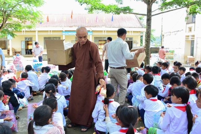 Charity program Mid-Autumn Festival for Kids in Dak Nong