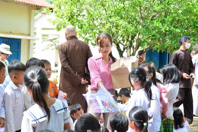 Charity program Mid-Autumn Festival for Kids in Dak Nong