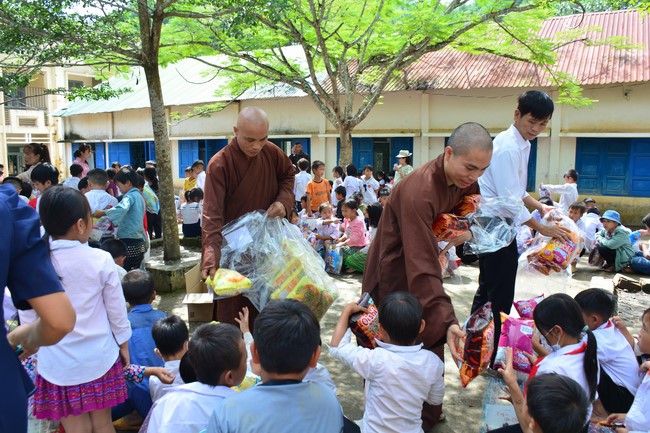 Charity program Mid-Autumn Festival for Kids in Dak Nong