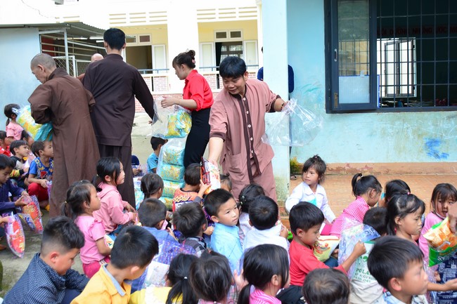 Charity program Mid-Autumn Festival for Kids in Dak Nong