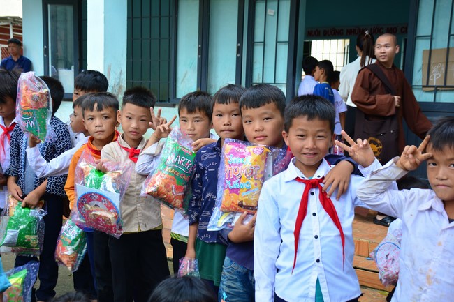 Charity program Mid-Autumn Festival for Kids in Dak Nong