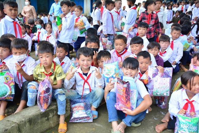 Charity program Mid-Autumn Festival for Kids in Dak Nong