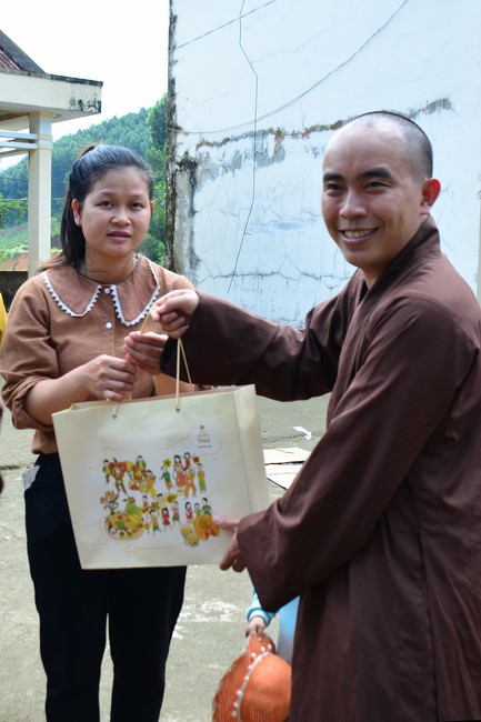 Charity program Mid-Autumn Festival for Kids in Dak Nong