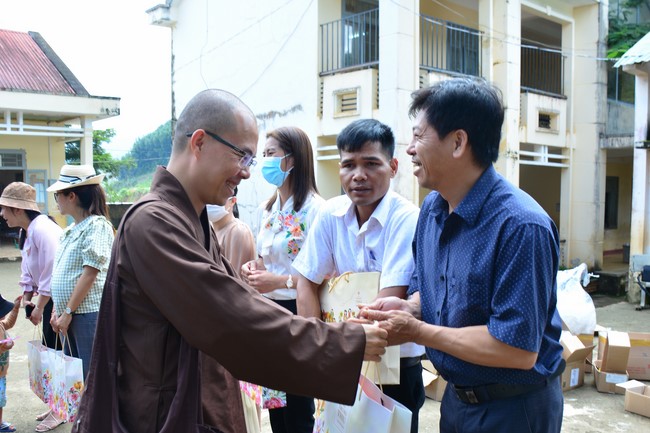 Charity program Mid-Autumn Festival for Kids in Dak Nong