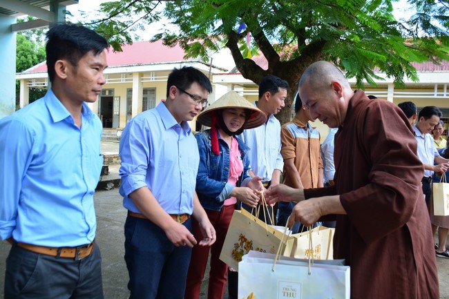 Charity program Mid-Autumn Festival for Kids in Dak Nong