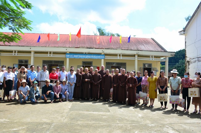 Charity program Mid-Autumn Festival for Kids in Dak Nong
