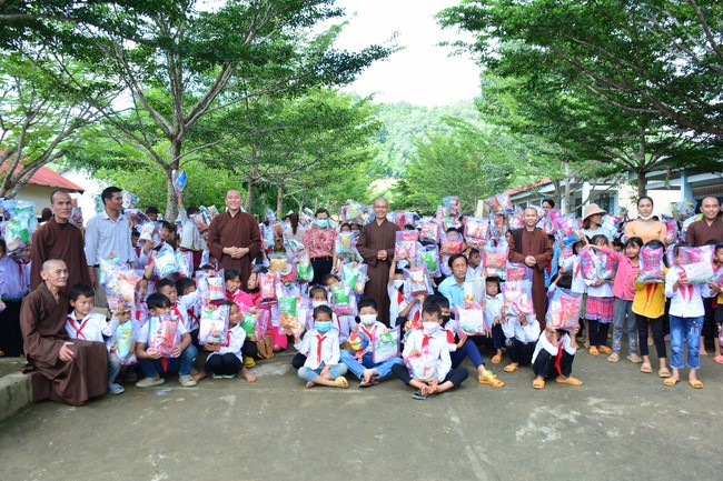 Charity program Mid-Autumn Festival for Kids in Dak Nong