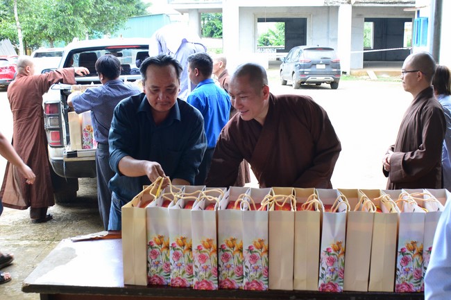 Charity program Mid-Autumn Festival for Kids in Dak Nong