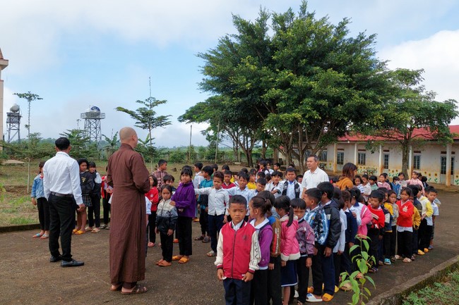 Charity program Mid-Autumn Festival for Kids in Dak Nong