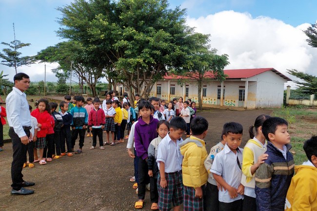 Charity program Mid-Autumn Festival for Kids in Dak Nong