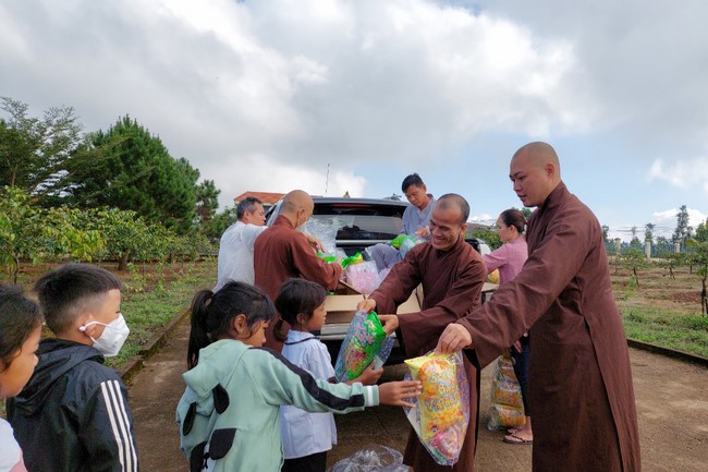 Charity program Mid-Autumn Festival for Kids in Dak Nong