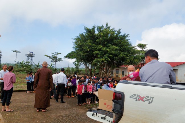Charity program Mid-Autumn Festival for Kids in Dak Nong