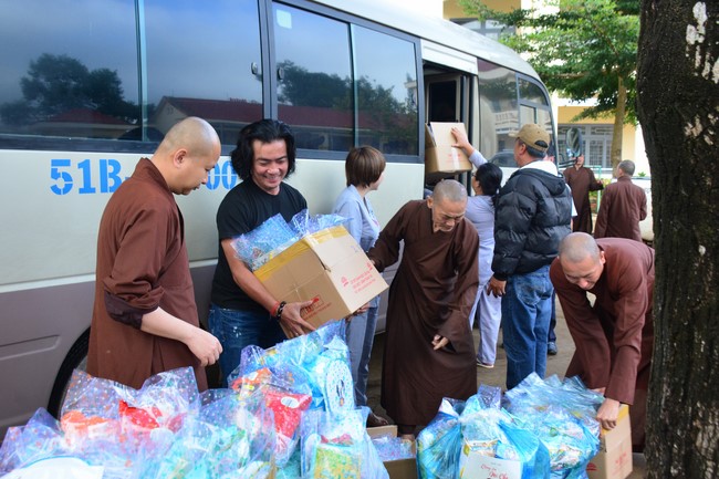 Charity program Mid-Autumn Festival for Kids in Dak Nong
