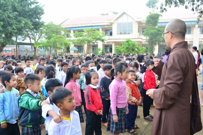 Charity program Mid-Autumn Festival for Kids in Dak Nong