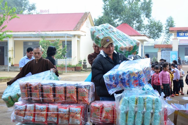 Charity program Mid-Autumn Festival for Kids in Dak Nong