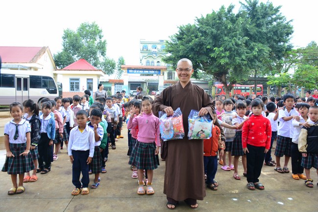 Charity program Mid-Autumn Festival for Kids in Dak Nong