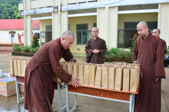 Charity program Mid-Autumn Festival for Kids in Dak Nong
