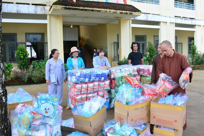 Charity program Mid-Autumn Festival for Kids in Dak Nong