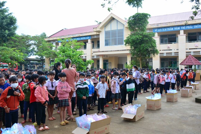 Charity program Mid-Autumn Festival for Kids in Dak Nong