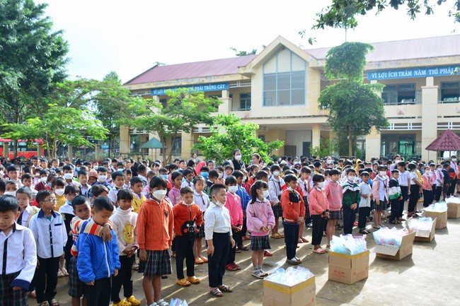 Charity program Mid-Autumn Festival for Kids in Dak Nong