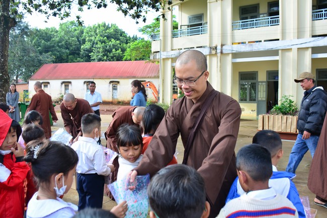 Charity program Mid-Autumn Festival for Kids in Dak Nong