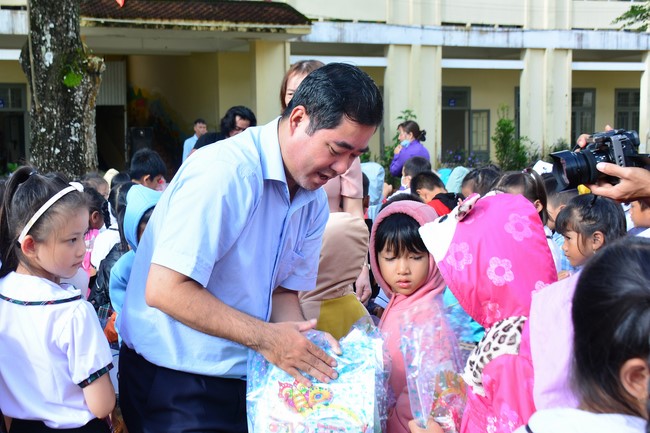 Charity program Mid-Autumn Festival for Kids in Dak Nong
