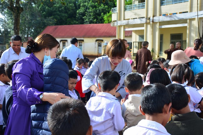 Charity program Mid-Autumn Festival for Kids in Dak Nong