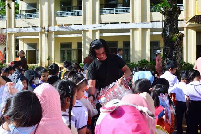 Charity program Mid-Autumn Festival for Kids in Dak Nong