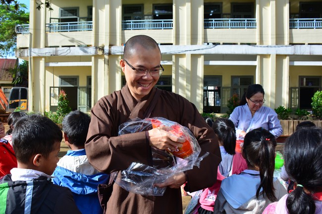 Charity program Mid-Autumn Festival for Kids in Dak Nong