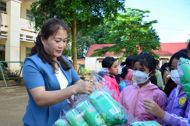 Charity program Mid-Autumn Festival for Kids in Dak Nong