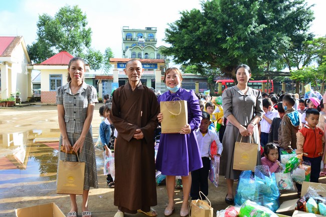 Charity program Mid-Autumn Festival for Kids in Dak Nong