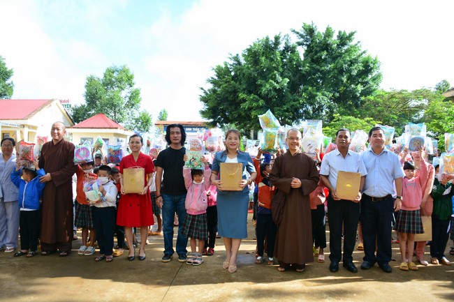 Charity program Mid-Autumn Festival for Kids in Dak Nong