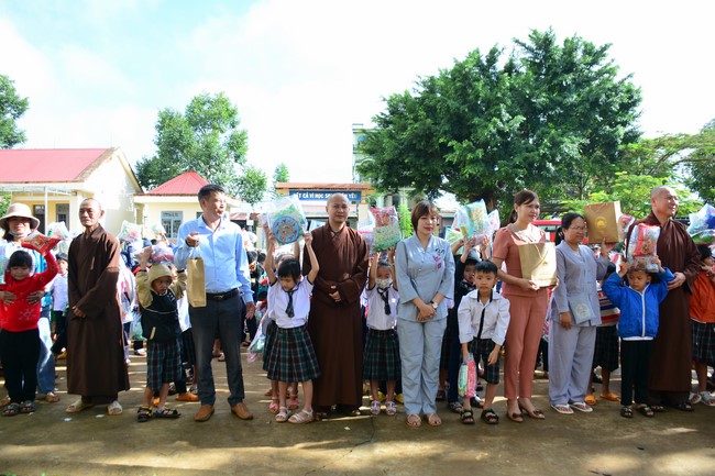 Charity program Mid-Autumn Festival for Kids in Dak Nong