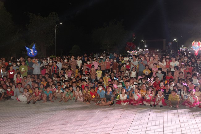 Enjoy the Full Moon Festival at Giai Lam Pagoda, Ha Tinh